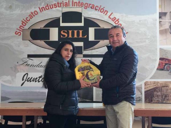 SINDICATO SIIL DONA ÚTILES ESCOLARES PARA NIÑOS DEL JARDÍN INFANTIL SOL DE MEDIODÍA