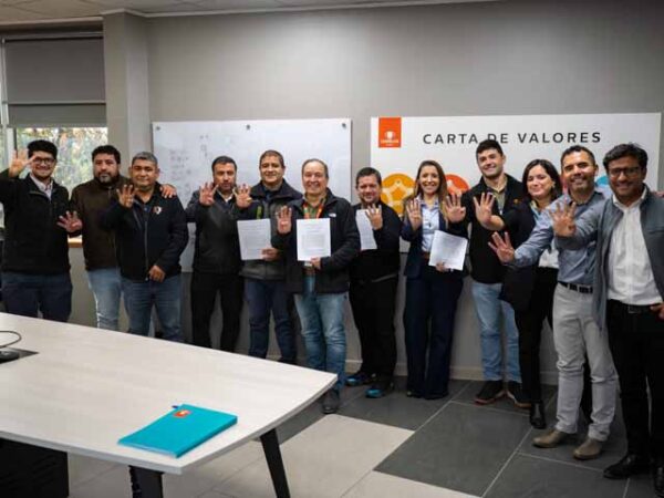 FIRMAN ACTA DE ACUERDO PARA IMPLEMENTACIÓN ANTICIPADA DE JORNADA DE 40 HORAS